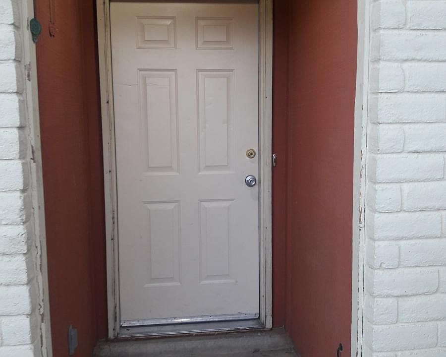 2nd image of 185 Darlene Rd SE