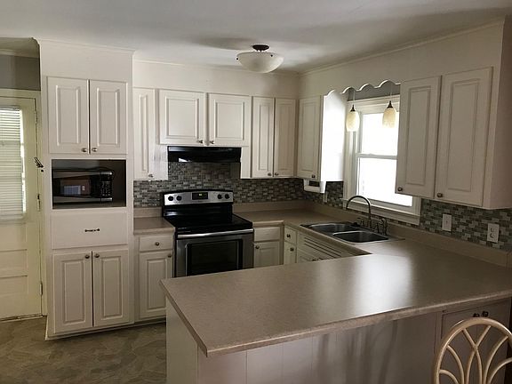 5th image of 106 Yorkshire Dr