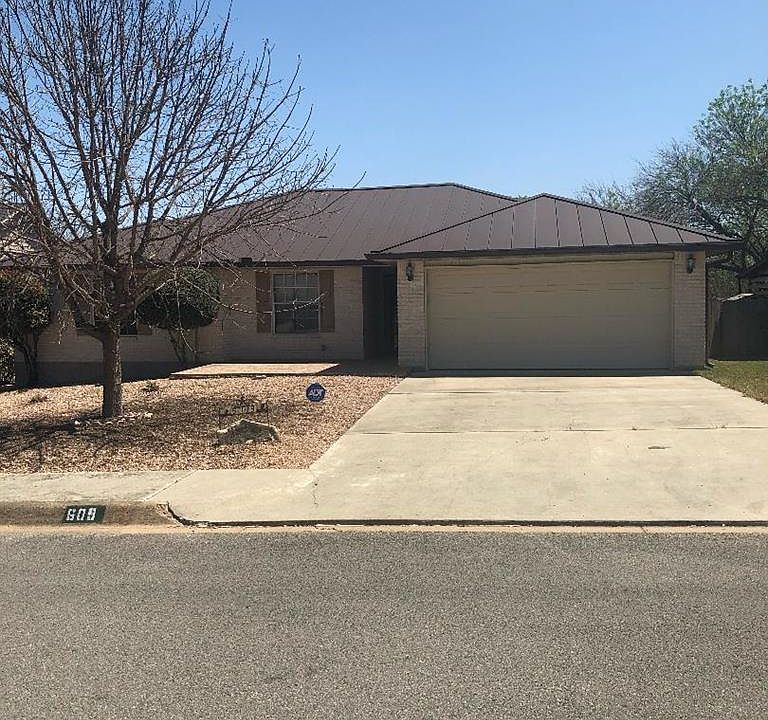 1st image of 609 Oak Valley Dr