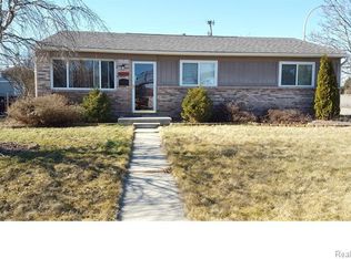 26761 Grandmont St, Roseville, MI 48066