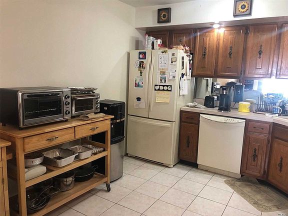 3rd image of 373 Clubhouse Ct