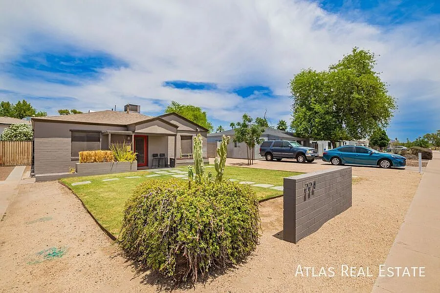 Summer Special $500 Off First Month's Rent! Classic Mid-Century Style With A Modern Twist — Photo 3