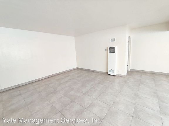 3rd image of 4838 Hazeltine Ave APT 4