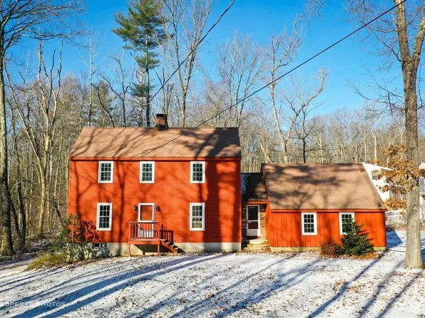 5 Juckett Hill Dr, Belchertown, MA 01007