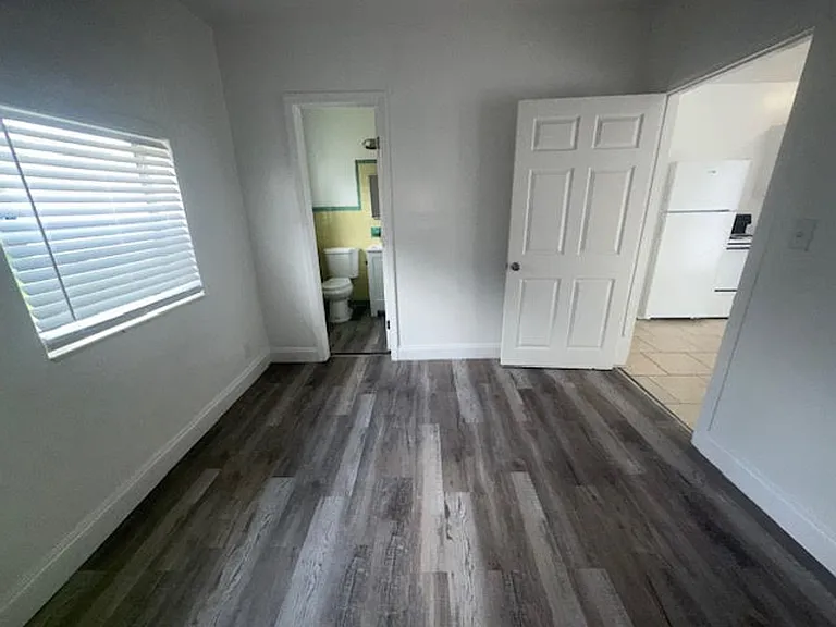 5819 Polk St — Photo 9