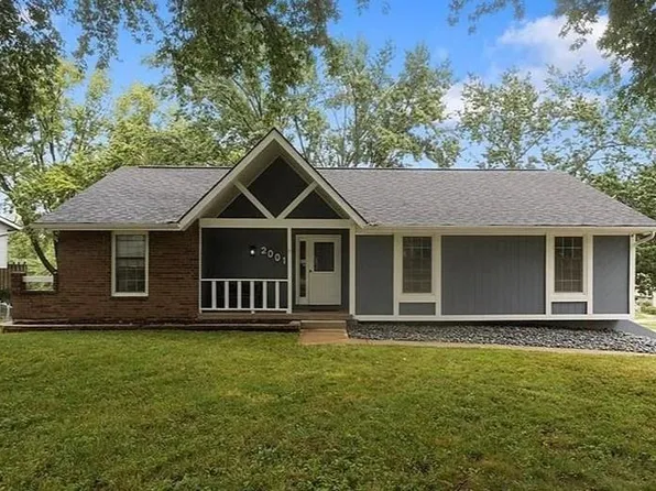 2001 Place Liberte Dr, Liberty, MO 64068