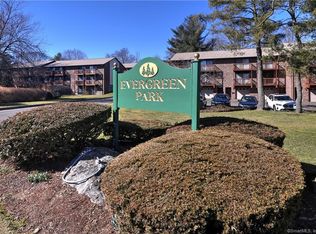 320 Knapps Hwy UNIT 320, Fairfield, CT 06825