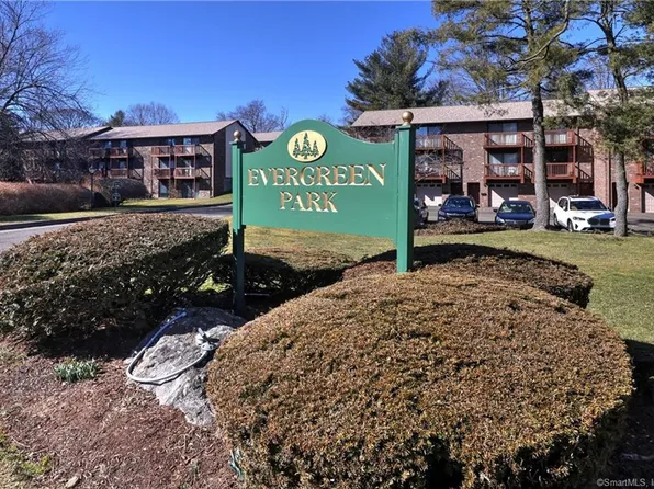 320 Knapps Highway #320, Fairfield, CT 06825