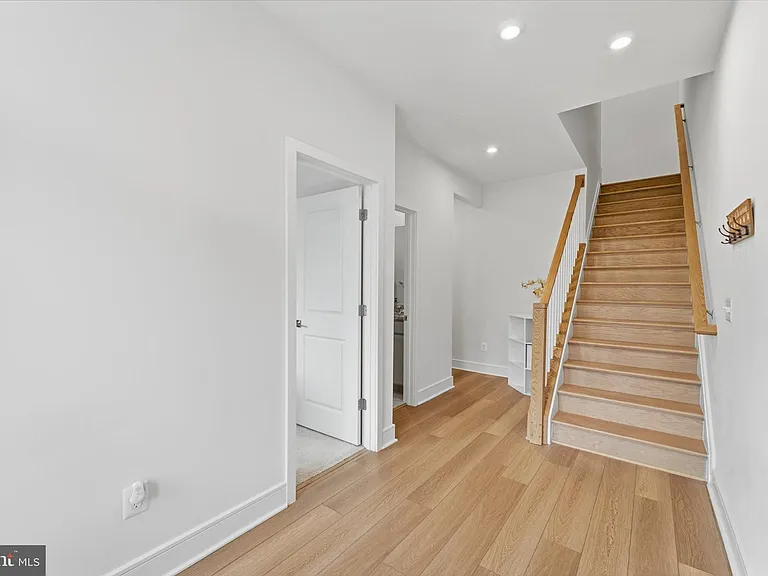 4256 Frost St — Photo 3