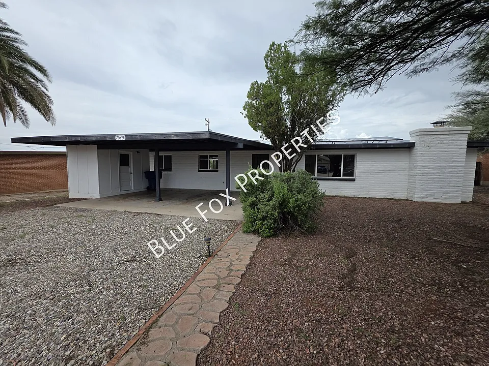 7049 E Calle Canis
