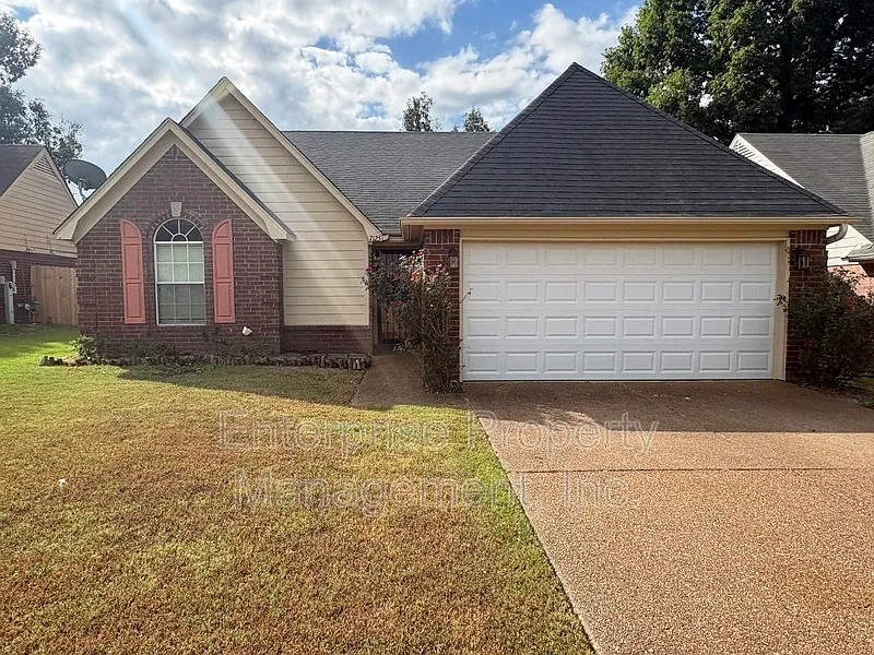 3 bed, 2.0 bath, 1362 sqft, $1,795 — Photo 1