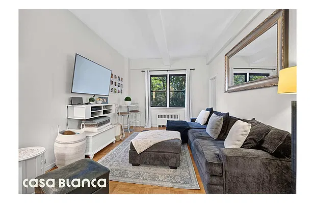 Living room, photo 1
