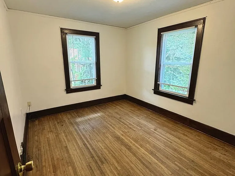 413 N Frederick St — Photo 10