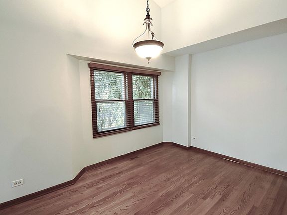 5th image of 422 New York Ln