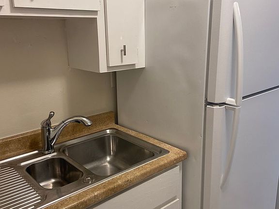 5th image of 6540 NE 18th Ave APT 102