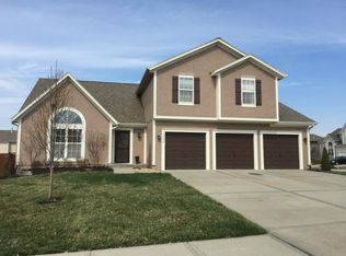 1206 SW Nagona Ln, Lees Summit, MO 64082