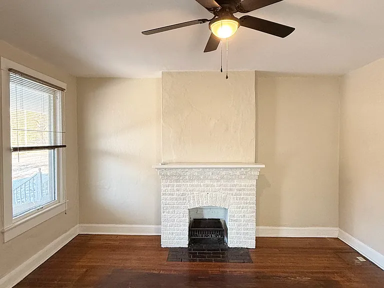 1114 Main St — Photo 3