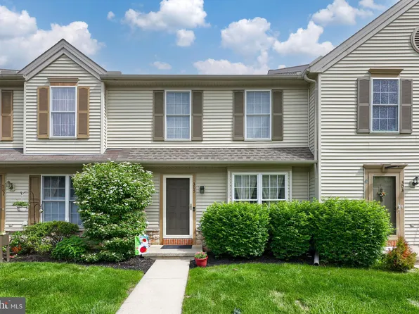 305 Banyan Circle Dr, Lancaster, PA 17603