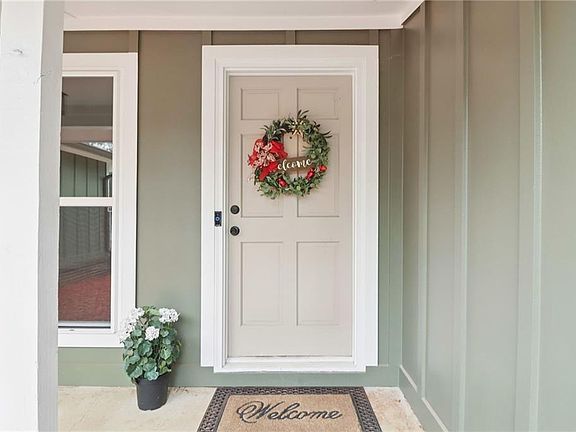 3rd image of 152 Club Cir