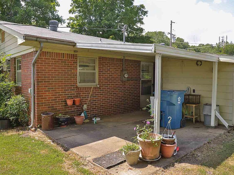 2nd image of 101 Oakwood St