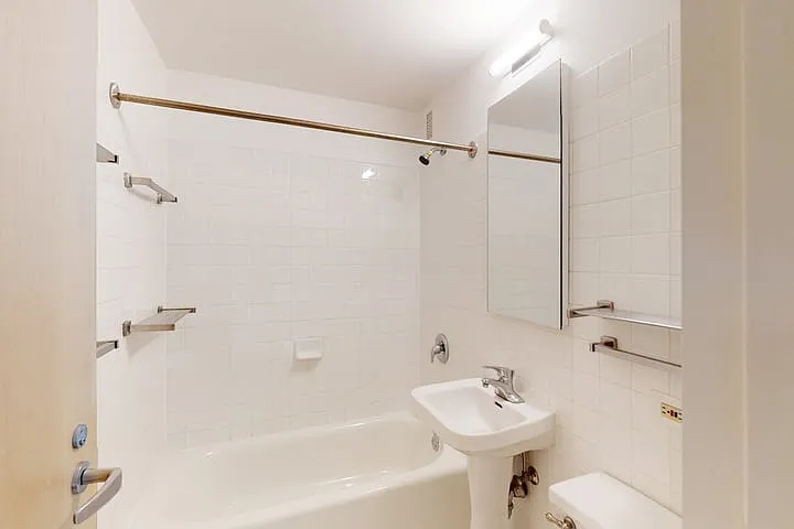 1400 E. 57th Street — Photo 53