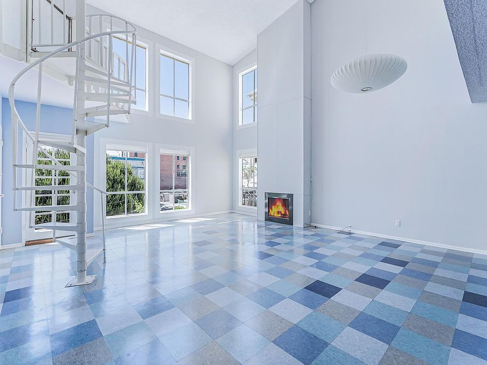 1st image of 17 Clubhouse Ave #2