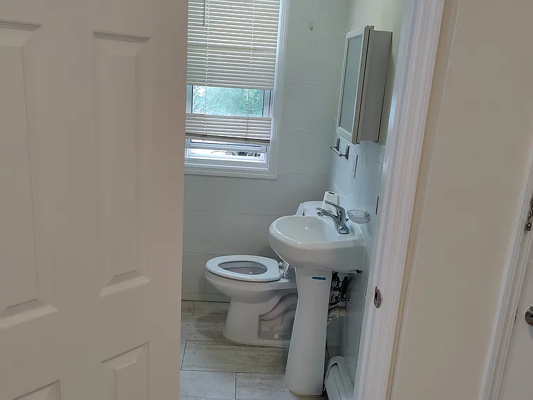 137 N 11th St #6 — Photo 2