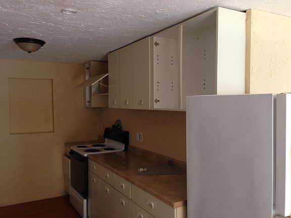 2nd image of 402 Pinewood Ave