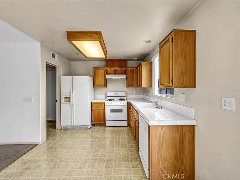 465 E Afton Ln — Photo 5