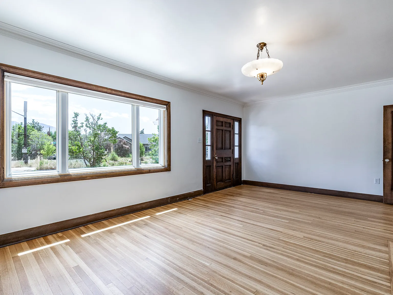 3 bed, 2521 sqft, $3,300 — Photo 3