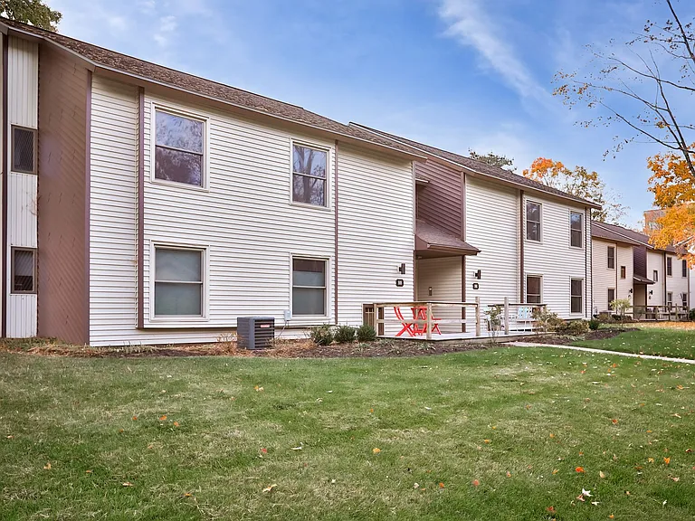 Spring Valley Apartments — Photo 17