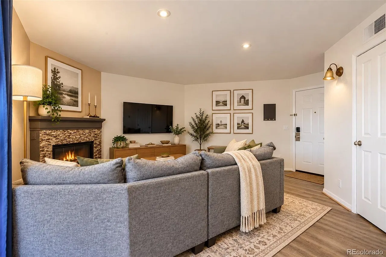 2 bed, 863 sqft, $1,999 — Photo 2