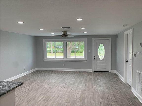 4th image of 126 Davenport Ave NE