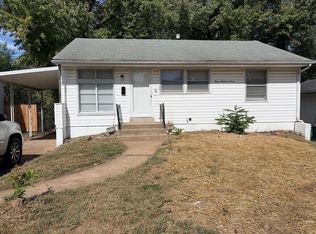307 Crawford Rd, Saint Louis, MO 63137