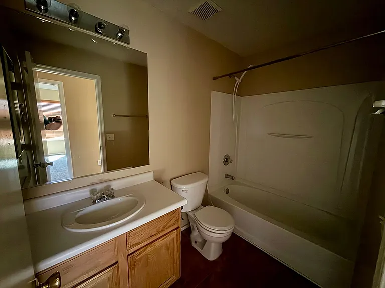 7205 S 39th Dr — Photo 10