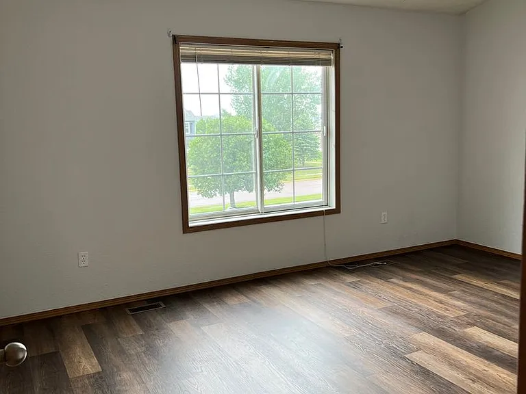 100 S Shebal Ave — Photo 25