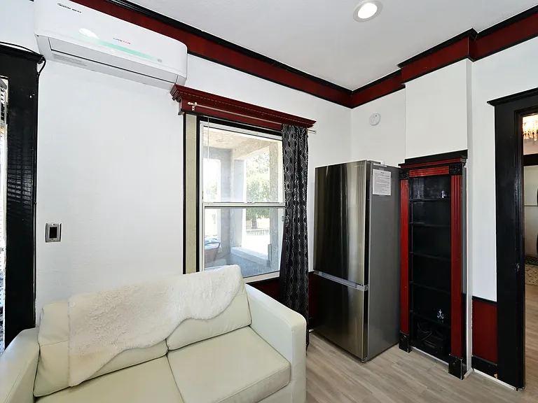 1489 E Colorado Blvd #204 — Photo 8