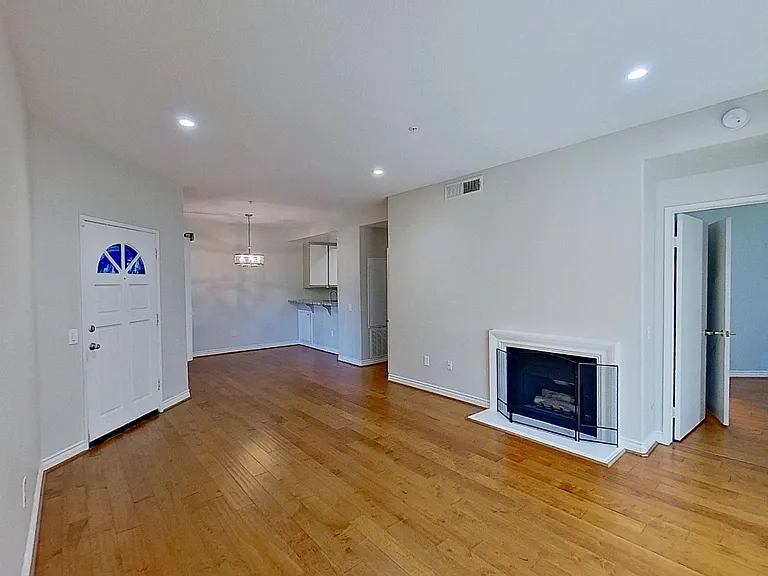 2960 Champion Way #304 — Photo 2