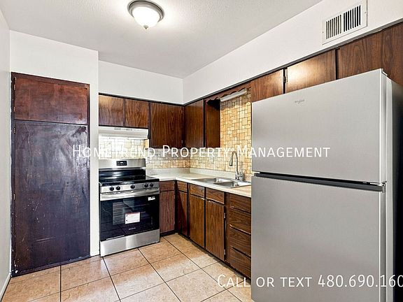 4th image of 461 E 4th Pl #461