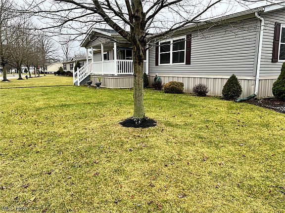 2nd image of 423 Pin Oak Cir