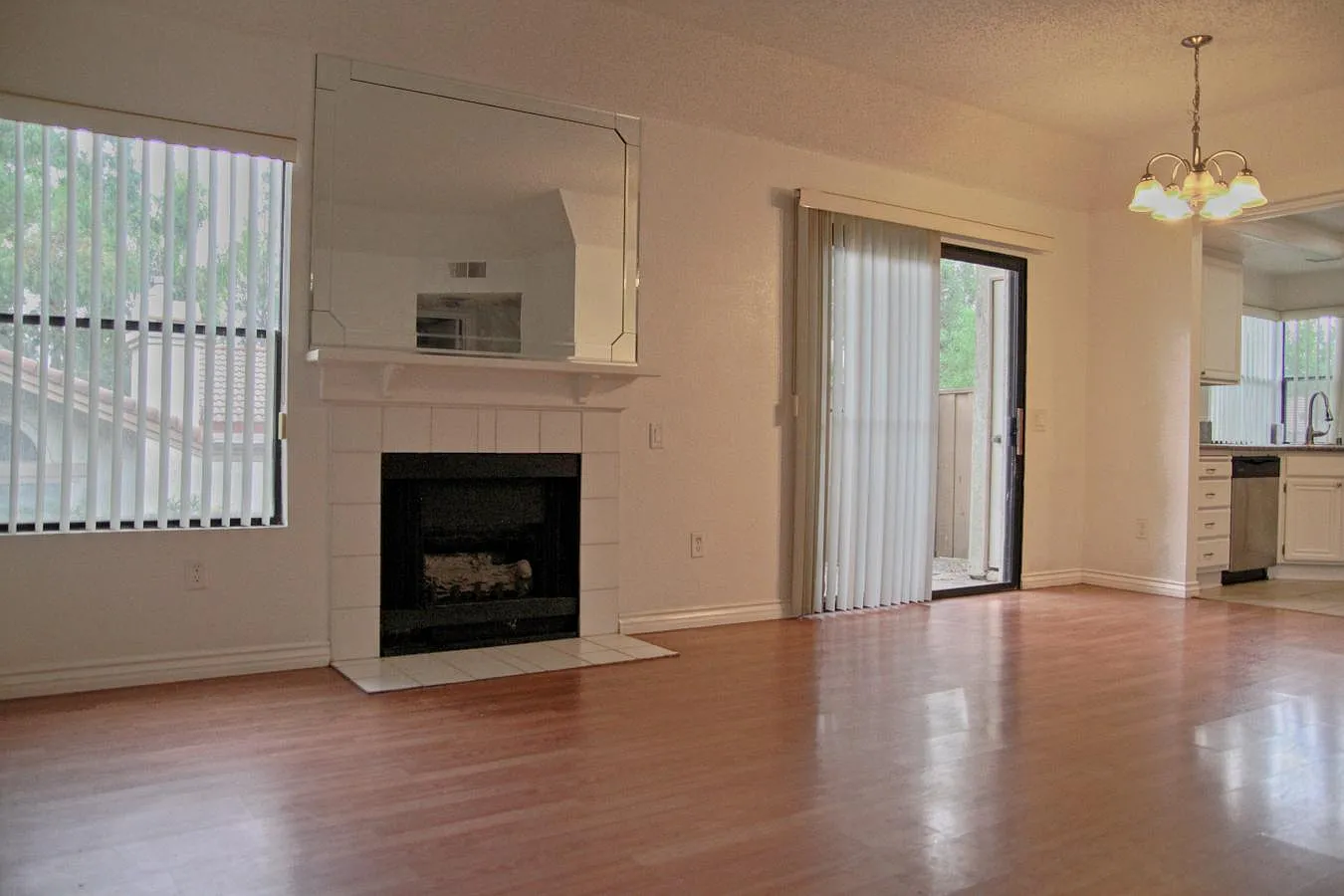 2 bed, 788 sqft, $2,400 — Photo 3