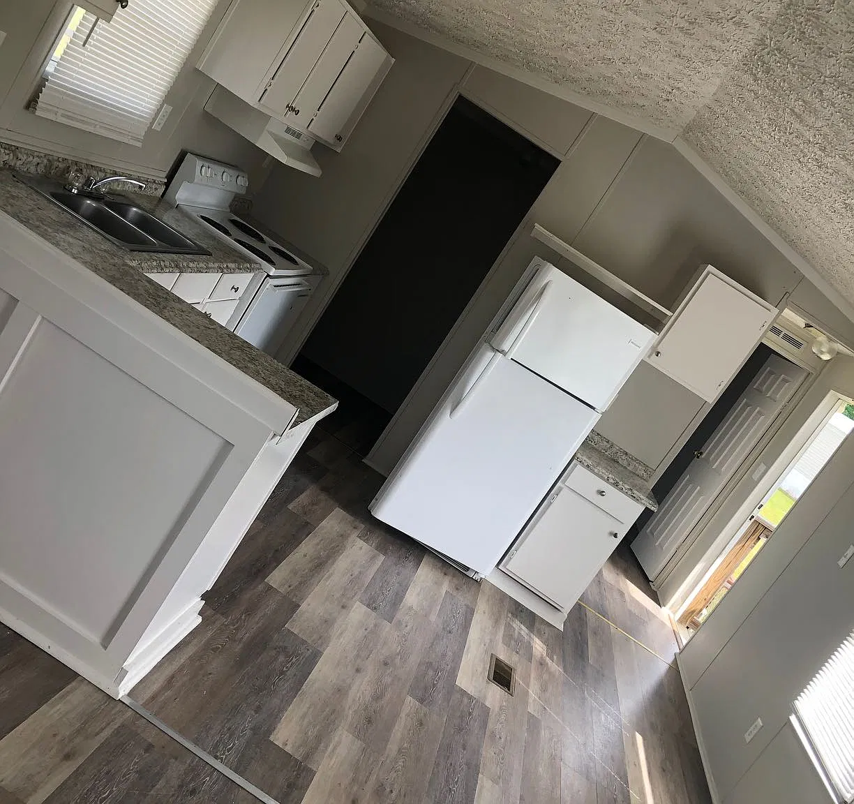 3 bed, $995 — Photo 3