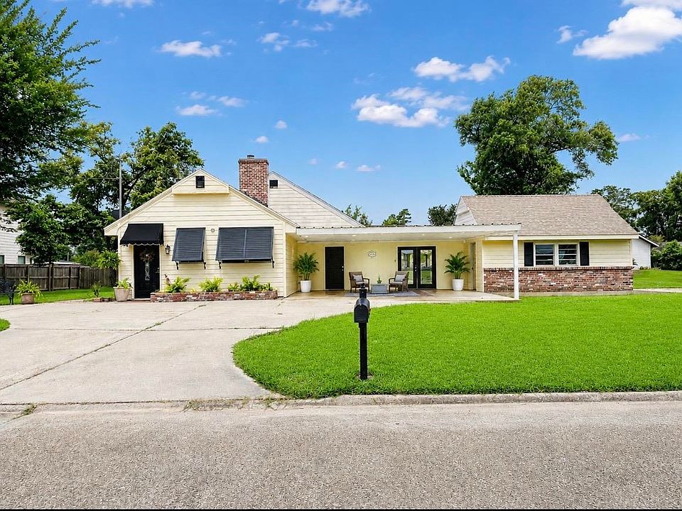 1st image of 829 Terry Ln