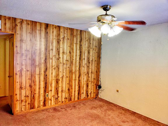 4th image of 203 4th St