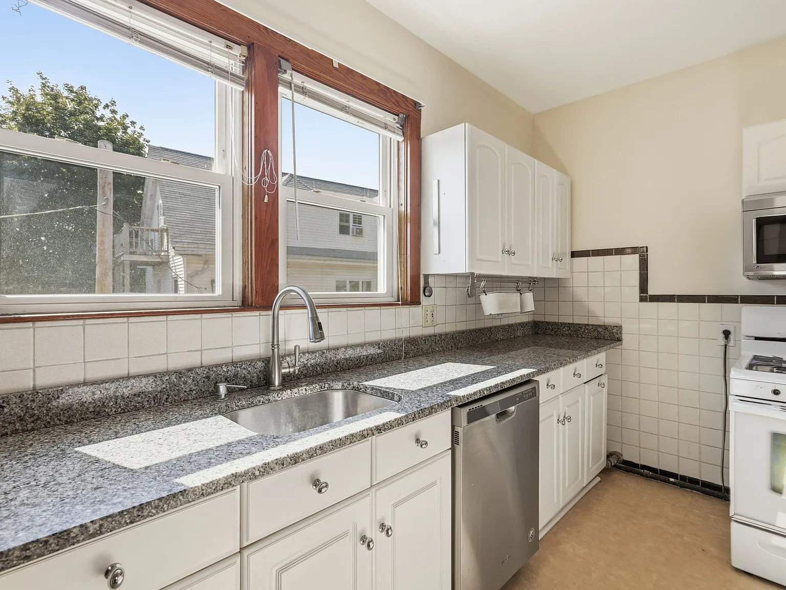 3 bed, 1088 sqft, $2,700 — Photo 3
