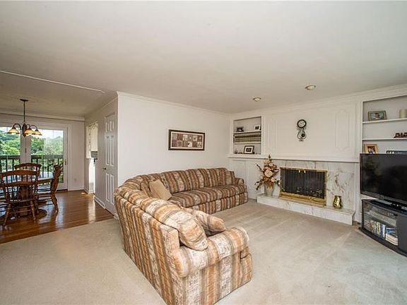3rd image of 4761 Meadowgreen Dr