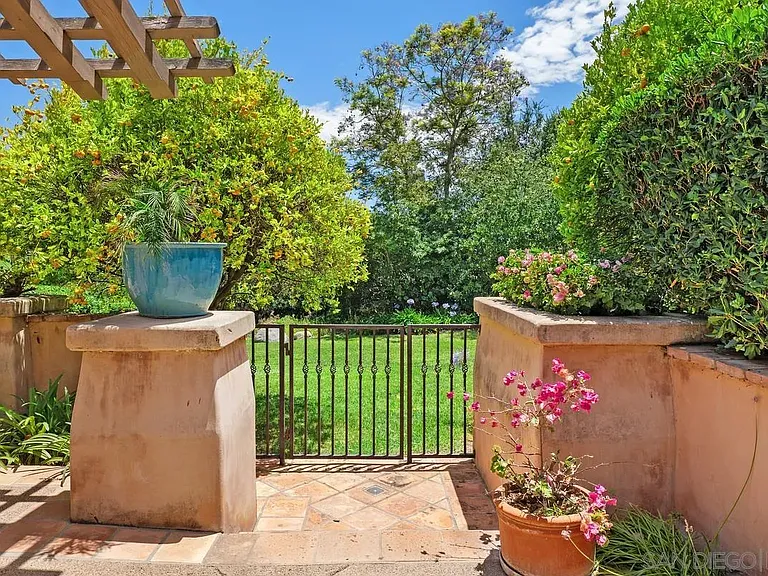 17240 Avenida De Acacias — Photo 41