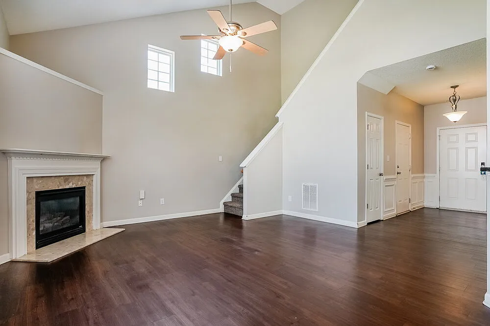 3 bed, 2.5 bath, 1653 sqft, $1,940 — Photo 4