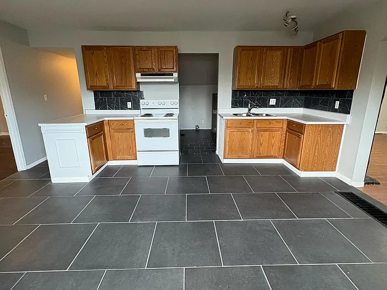 1059 Felix Ave #1 — Photo 2