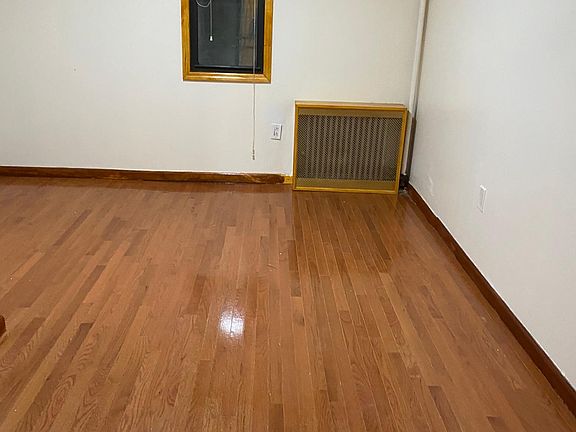 5th image of 860 Castle Hill Ave #1
